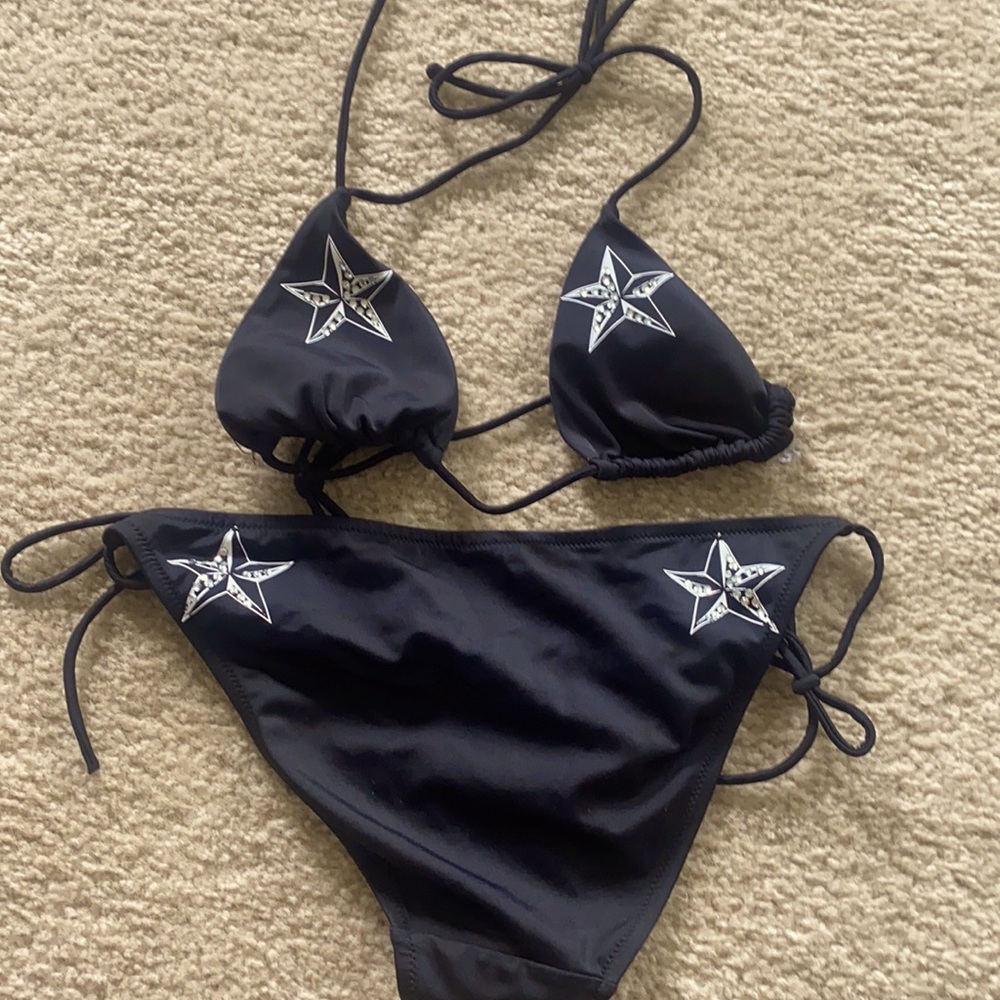 Black VS Bikini